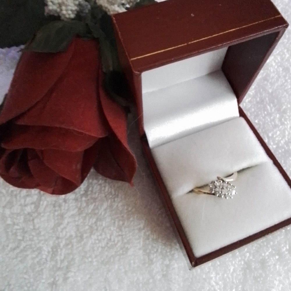 Elegant Gold Diamond Ring Size 6 1/4  10k